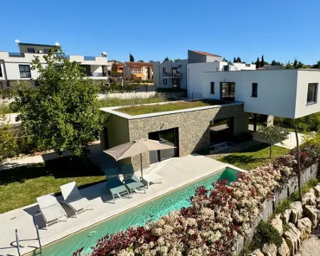 Villa Zen: Spacious Istrian Villa with Private Pool – Perfect for Families, Steps from the Sea Hotels in Vabriga