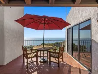 Panoramic Ocean View, 7 Bedroom Gated Villa, with Tennis Court and Swimming Pool Hotéis em Malibu