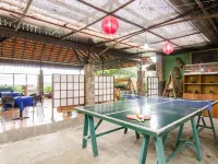 Dedaunan Guesthouse Hotels in Junrejo