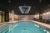 Hôtel-Spa L'EssenCiel - Domaine du Château des Pères - Yüzme Havuzu