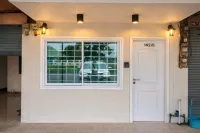 Hug Ubon Rooms - موقف سيارات