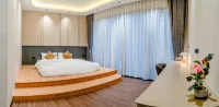 H8 Pattaya Neighborhood Villa for the Whole Family. Luxury 5-Bedroom Private Villa - Infinity Pools