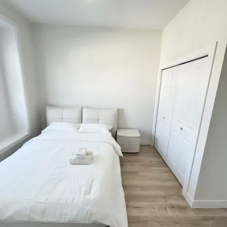 Surrey City Centre Ensuite near SkyTrain