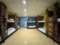 Choose Hideaway Homestay - parkir