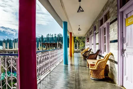 Oakland House Old Manali Отели рядом с достопримечательностью «Igloo stay sethan»