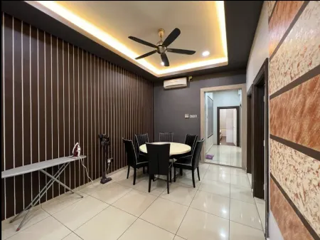 7 Guesthouse Bakri Отели в г. Bukit Gambir