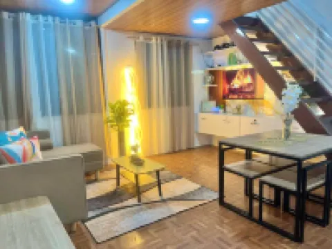 Bloomstone | Urban Chill Cabin