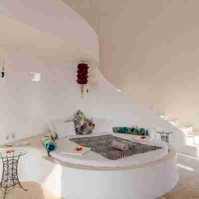 Mentigi Bay Dome Villas Rooms