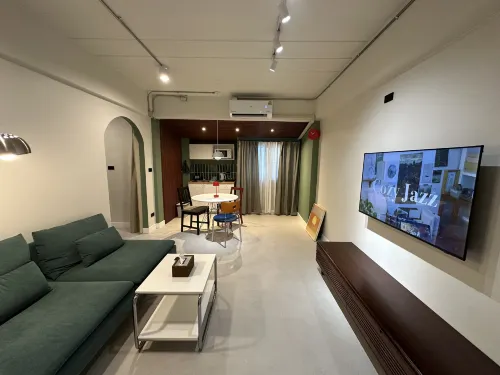 Mid-century modern stay - “Kasa Haus” - Pensions