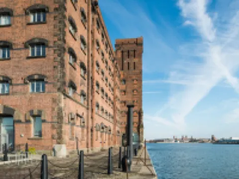 % LongStays | Roof Top Penthouse | Free Parking % Hotels in Birkenhead