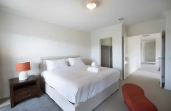 Contemporary Family Living at 4 Seafarer Way