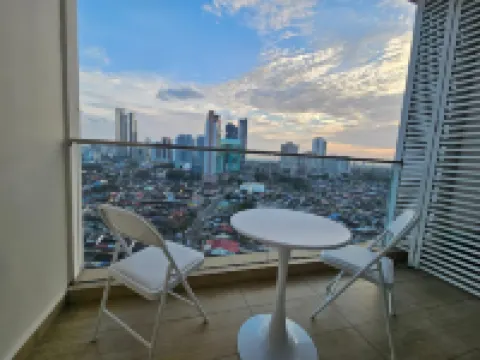 Near KSL Mall with Bathtub | Snooker | Near CIQ