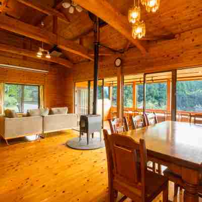 10 min from Kurokawa | Forest lodge | Huge trampoline | Free BBQ | Up to 10 guests | 180 m² Rooms