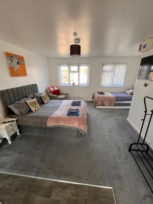 Badger Haven: Apt 4 | Large Apartment in Brackley - 2-Star
