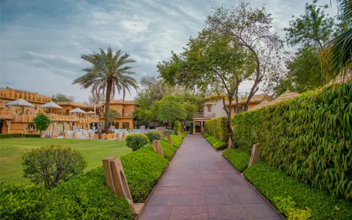 Ajit Bhawan - A Palace Resort - موقف سيارات
