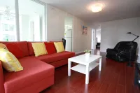 Spacious 2 bed 2 bath located in Downtown Vancouver. - Condos