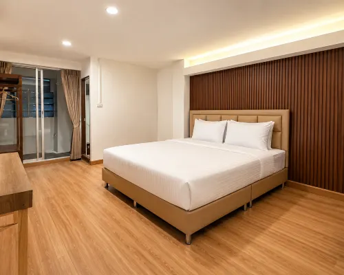 Three One Hotel Hotel dekat pusat perbelanjaan Central Embassy