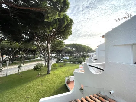 BnB Homes Falésia Beach Cozy Apartment with Terrace & 2 Swimming Pools Отели рядом с достопримечательностью «Пляж Фалезия»