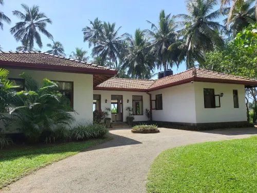 Ranna Beach House - Your own haven by the beach Hotels in Ranna