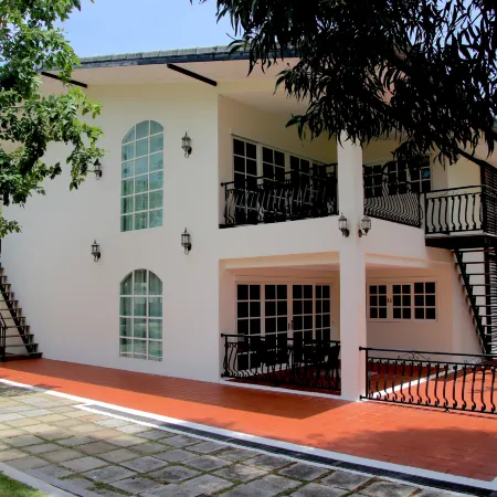 Abode ApartHotel Hua Hin Отели рядом с достопримечательностью «Као-Такиаб»