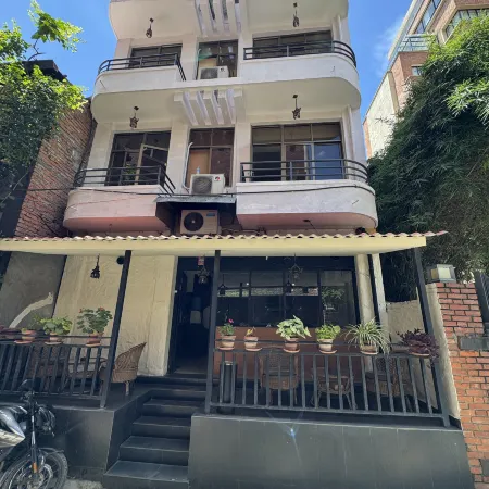 Evara Hotel & Apartment