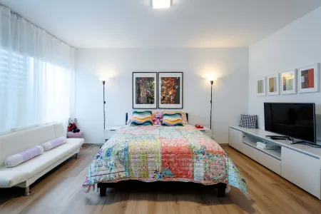 Brunswick 2B Living Near Sydney Rd w/ Free Parking Отели в г. Брансуик