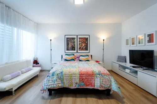 Brunswick 2B Living Near Sydney Rd w/ Free Parking Hotels in Brunswick