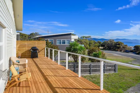 Silver Hill Отели рядом с достопримечательностью «Waubs Beach»