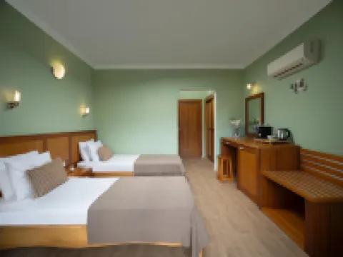 오딜 호텔 치랄리