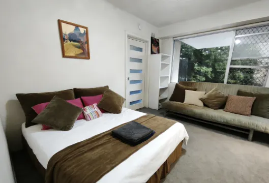 Sunny  harbour Bridge  in  Kirribil