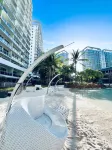 The Sunny Side 2BR with Pool and City View