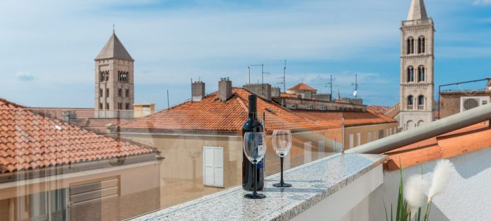 Old town apartment with balcony Hotels in Zadar