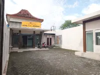 Hotel Harmony Syariah near Alun Alun Temanggung - parking