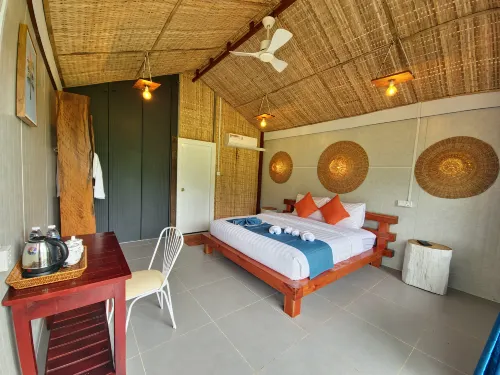 Cow Barn Cafe and Lodge Preah Vihear - parking