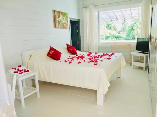 The Sunny Hill Pool Villa 240° Panoramic Sea Views - parking
