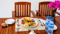 Dhiffushi Reef & Beach - breakfast