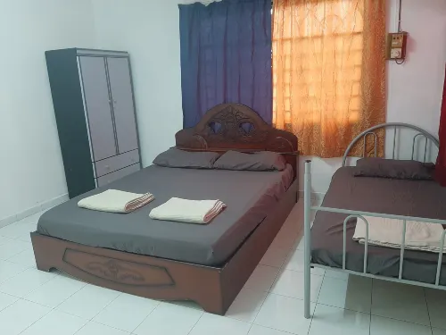Gemas Homestay Ria - parking