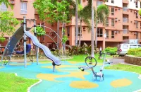 Near Manila Airport, "Hotel Style" Studio Condo With Kitchen + Pool, 5G Hotels near SM City Bicutan