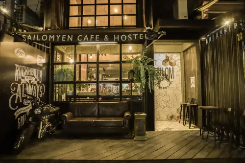 Sailomyen Cafe and Hostel