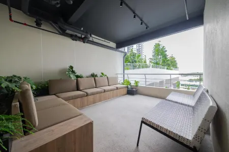 MayaBay Residence SplashMania Gamuda Cove Homestay by Sleepy Bear Отели рядом с достопримечательностью «Cove Aerobar @ Discovery Park»