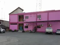 茶林蘇普公寓式飯店 Daruna Ratchaburi學校附近的飯店