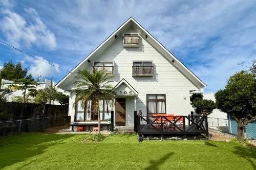 8 min walk to the beach* BBQ in the large garden