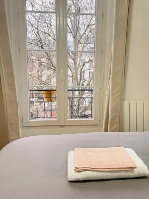 5 People Apt Centre Paris 3em in  Meslay Marais