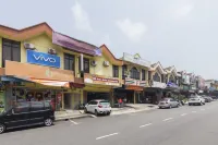 Mines Cempaka Budget Hotel
