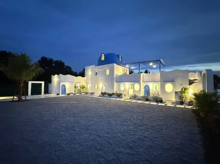 The Oiia Lakeview | A’ Famosa with Infinity Pool Отели в г. Pegoh