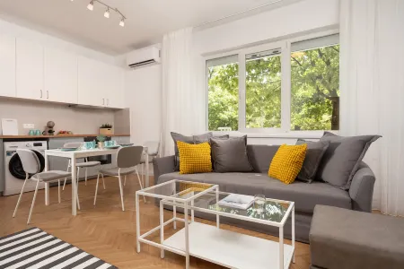 Starflat | Gorgeous central apartment next to NDK Отели рядом с достопримечательностью «Зоопарк София»
