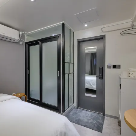 Unit J Hostel Jong-gak Отели рядом с достопримечательностью «Галерея «Топгоал Арт»»
