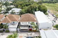 Pattaya Private 4-Bedrooms, 5-Bathrooms Pool Villa - Villas