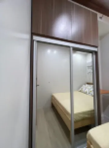 Cozy-corner Staycation @Sta Rosa Laguna スプラッシュ・アイランド周辺のホテル