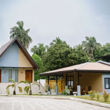 Centri Villa Hotels near Ruwanweli Maha Seya